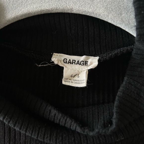 Cropped Ribbed Turtle Neck - Picture 3 of 4